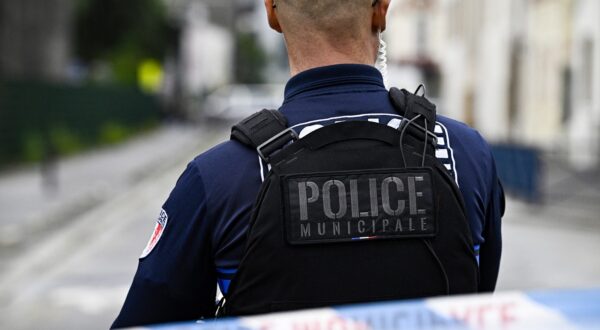 A municipal police officer stands near a crime scene after a man was shot dead by the municipal police after the attack with a screwdriver on a cleaning agent, in Aubervilliers near Paris, on June 19, 2024. A man was shot dead on June 19, 2024, morning in Aubervilliers by the municipal police after the attack with a screwdriver on a cleaning agent, AFP learned from police sources. During this attack which occurred around 7:30 a.m., a worker and a police officer were injured but their life-threatening condition is not in jeopardy. The author was then killed by a municipal police officer who used his weapon twice, according to one of the sources.,Image: 882922774, License: Rights-managed, Restrictions: , Model Release: no, Credit line: JULIEN DE ROSA / AFP / Profimedia
