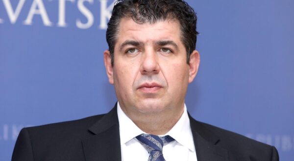 07.04.2017., Zagreb - Predsjednik Vlade RH Andrej Plenkovic objavio je na izvanrednoj konferenciji za medije da je rijesena kriza oko isporuke plina Petrokemiji Kutina. Photo: Patrik Macek/PIXSELL