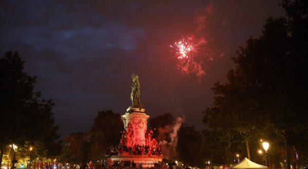 epa11466051 People react after the second round of the French legislative elections results at Place de la Republique in Paris, France, 07 July 2024. France voted in the second round of the legislative elections on 07 July. According to the first official results, the left-wing New Popular Front (Nouveau Front populaire, NFP) was ahead of President Macron's party and Le Pen's far-right National Rally (RN).  EPA/YOAN VALAT