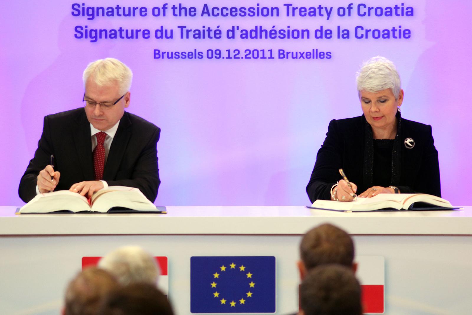09.12.2011., Bruxelles - Na svecanosti u Briselu danas ja potpisan pristupni ugovor Republike Hrvatske sa Europskom unijom. Sa hrvatske strane ugovor su potpisali premijerka Jadranka Kosor i predsjednik Ivo Josipovic. rPhoto: Patrik Macek/PIXSELL