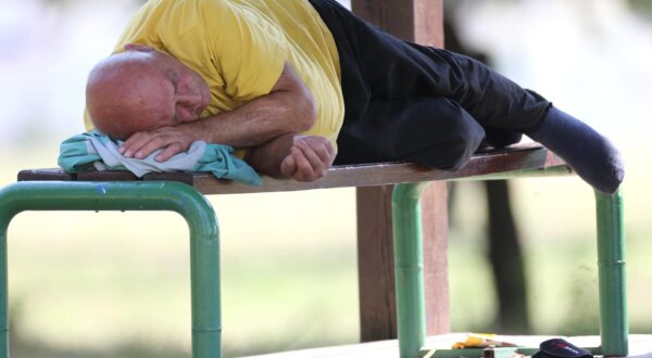 05.08.2013., Zagreb - Suncan i izrazito vruc ljetni dan gradjani su iskoristili za rekreaciju i kupanje na Jarunskom jezeru. rPhoto: Igor Kralj/PIXSELL