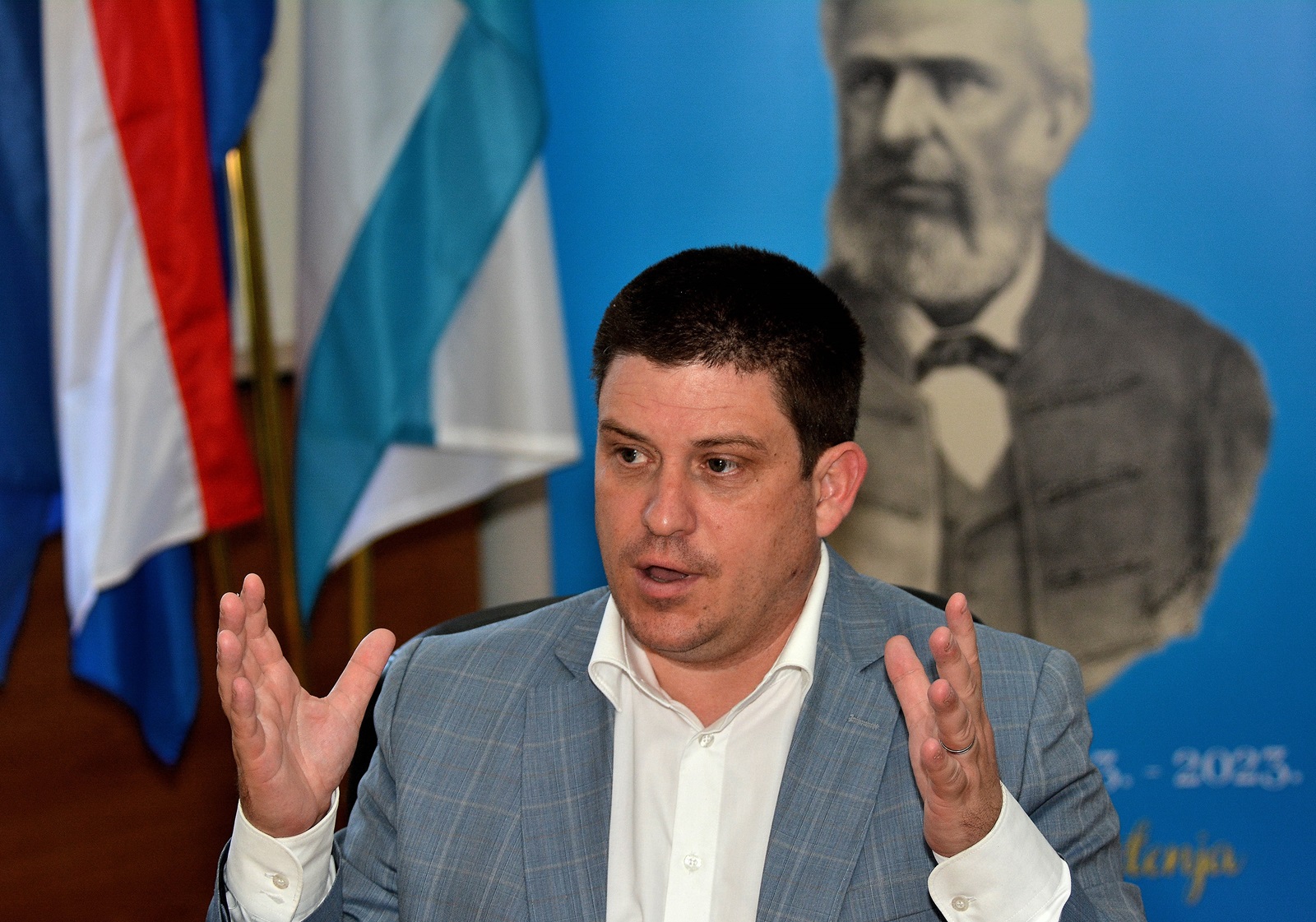 Gospiæ, 06.06.2024. - Ministar mora, prometa i infrastrukture Oleg Butkoviæ bio je u radnom posjetu u Gospiæu, gdje je bio upoznat s aktualnim radovima i utroku sredstava u zahvate na cestogradnji i infrastrukturnim radovima. 
foto HINA/ Mladen VOLARIÆ/ mv