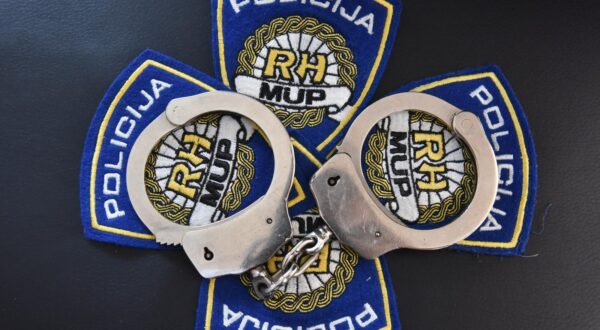30.03.2018., Sibenik"nPolicijske lisice-"nPhoto: Hrvoje Jelavic/PIXSELL