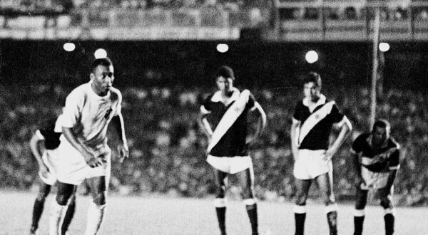 Picture taken on November 19, 1969 shows Santos football player Pele preparing to score his 1000th goal from the penalty spot against Vasco de Gama at the Maracana stadium in Rio de Janeiro.,Image: 68162824, License: Rights-managed, Restrictions: Brazil OUT / RESTRICTED TO EDITORIAL USE - MANDATORY CREDIT "AFP PHOTO/DOMICIO PINHEIRO" - NO MARKETING NO ADVERTISING CAMPAIGNS - INTERNET OUT- DISTRIBUTED AS A SERVICE TO CLIENTS, ***
HANDOUT image or SOCIAL MEDIA IMAGE or FILMSTILL for EDITORIAL USE ONLY! * Please note: Fees charged by Profimedia are for the Profimedia's services only, and do not, nor are they intended to, convey to the user any ownership of Copyright or License in the material. Profimedia does not claim any ownership including but not limited to Copyright or License in the attached material. By publishing this material you (the user) expressly agree to indemnify and to hold Profimedia and its directors, shareholders and employees harmless from any loss, claims, damages, demands, expenses (including legal fees), or any causes of action or allegation against Profimedia arising out of or connected in any way with publication of the material. Profimedia does not claim any copyright or license in the attached materials. Any downloading fees charged by Profimedia are for Profimedia's services only. * Handling Fee Only 
***, Model Release: no, Credit line: DOMICIO PINHEIRO / AFP / Profimedia