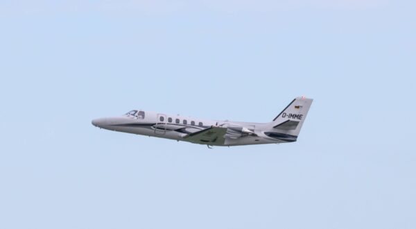 DEU, Deutschland, Nordrhein-Westfalen, Düsseldorf, 13.08.2023: Flughafen Düsseldorf / Düsseldorf Airport DUS EDDL, Registrierung: D-IMME Cessna 551 Citation II/SP *** DEU, Germany, North Rhine-Westphalia, Düsseldorf, 13 08 2023 Düsseldorf Airport DUS EDDL , Registration D IMME Cessna 551 Citation II SP,Image: 805186099, License: Rights-managed, Restrictions: imago is entitled to issue a simple usage license at the time of provision. Personality and trademark rights as well as copyright laws regarding art-works shown must be observed. Commercial use at your own risk., Credit images as "Profimedia/ IMAGO", Model Release: no, Credit line: Rüdiger Wölk / imago stock&people / Profimedia