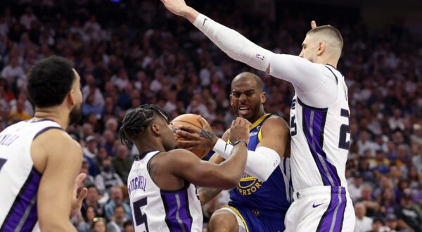 SACRAMENTO, CALIFORNIA - APRIL 16: Chris Paul #3 of the Golden State Warriors is guarded by Davion Mitchell #15 and Alex Len #25 of the Sacramento Kings in the first quarter during the Play-In Tournament at Golden 1 Center on April 16, 2024 in Sacramento, California.,Image: 865519105, License: Rights-managed, Restrictions: , Model Release: no, Credit line: EZRA SHAW / Getty images / Profimedia