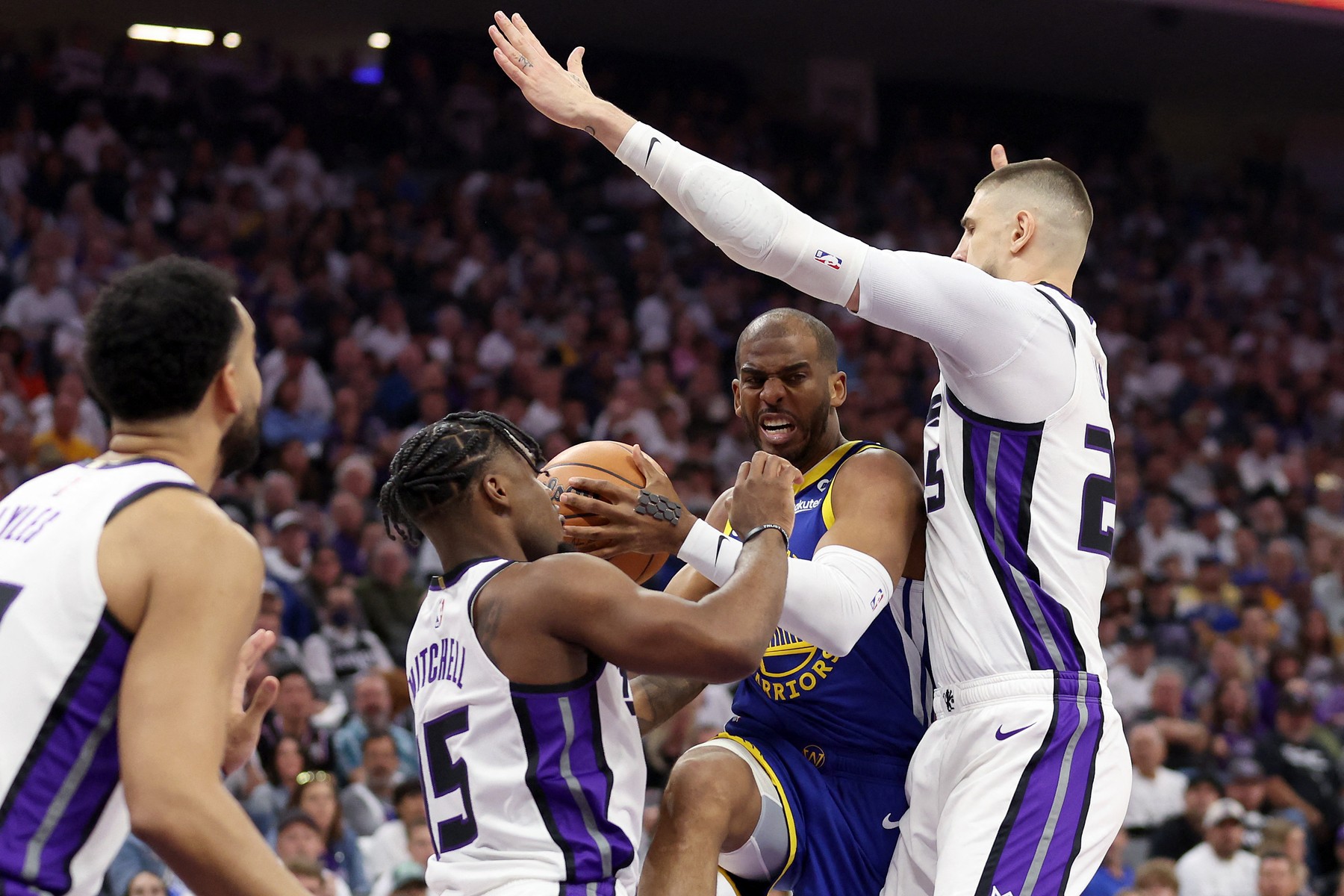 SACRAMENTO, CALIFORNIA - APRIL 16: Chris Paul #3 of the Golden State Warriors is guarded by Davion Mitchell #15 and Alex Len #25 of the Sacramento Kings in the first quarter during the Play-In Tournament at Golden 1 Center on April 16, 2024 in Sacramento, California.,Image: 865519105, License: Rights-managed, Restrictions: , Model Release: no, Credit line: EZRA SHAW / Getty images / Profimedia