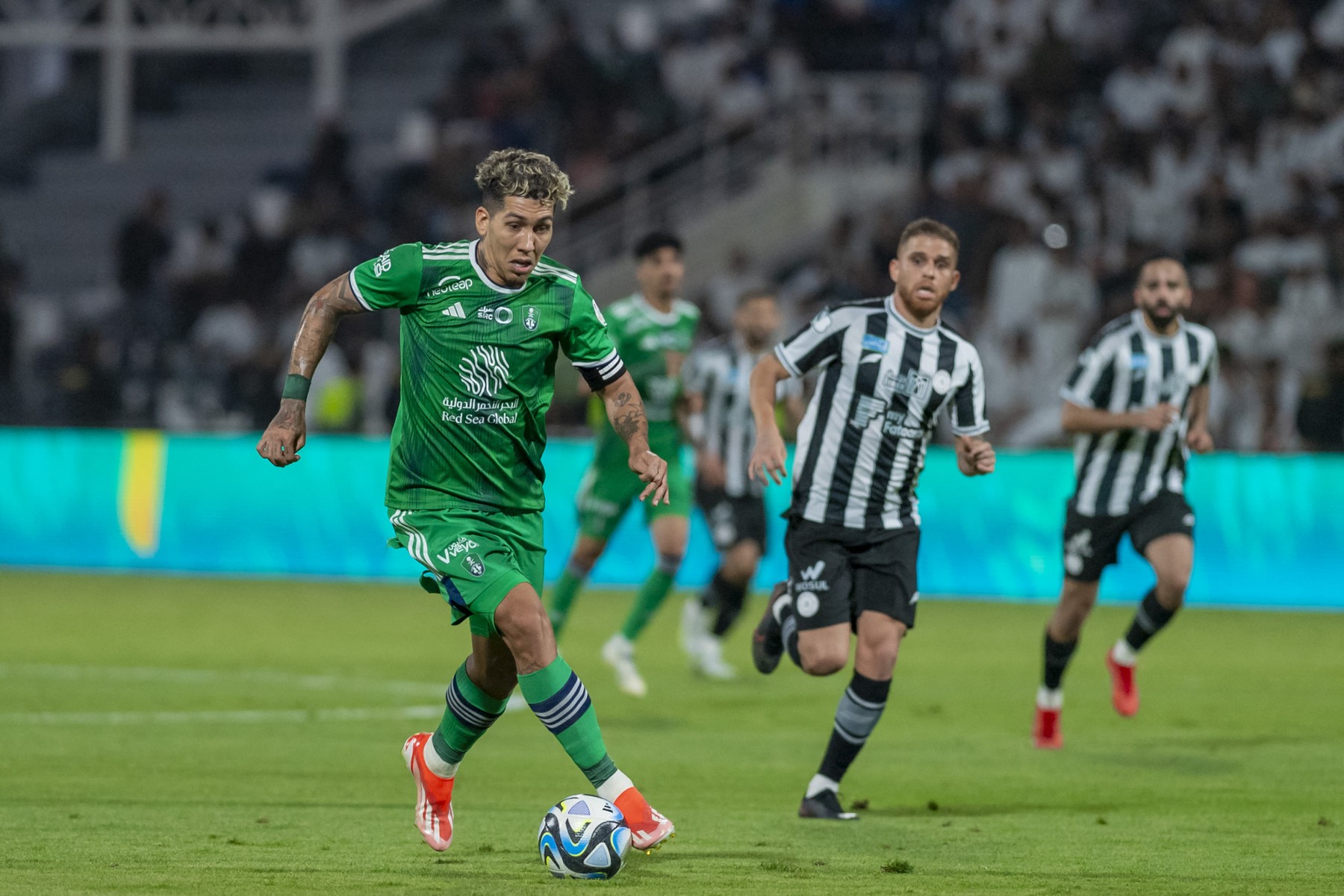 RIYADH, SAUDI ARABIA - MAY 11: Roberto Firmino (L) of Al-Ahli in action during the Saudi Pro League week 31 match between Al-Ahli and Al-Shbab at Al Shabab FC Stadium in Riyadh, Saudi Arabia on May 11, 2024. Mohammed Saad / Anadolu/ABACAPRESS.COM,Image: 872093234, License: Rights-managed, Restrictions: , Model Release: no, Credit line: AA/ABACA / Abaca Press / Profimedia
