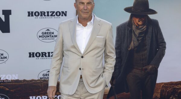 Los Angeles premiere of 'Horizon: An American Saga Chapter 1' at Regency Village Theatre

Featuring: Kevin Costner
Where: Los Angeles, California, United States
When: 24 Jun 2024
Credit: Ryan Hartford/INSTARimages.com,Image: 884501586, License: Rights-managed, Restrictions: , Model Release: no, Credit line: - / INSTAR Images / Profimedia