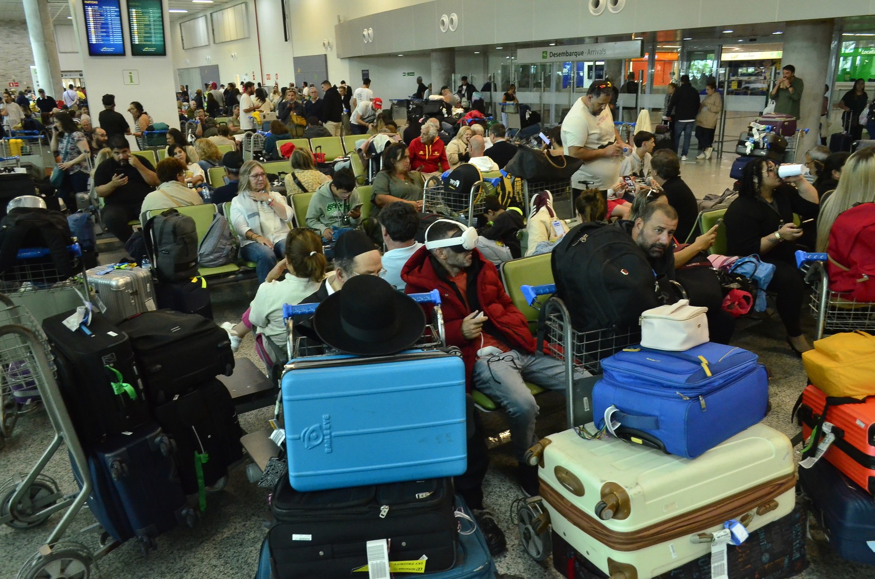 July 1, 2024, Natal, Rio Grande Do Norte, Brasil: Natal (RN), 07/01/2024 - EVERYDAY LIFE/EMERGENCY/AIRLINE - In the early hours of this Monday (01), an Air Europa flight, with 325 passengers that was heading from Spain to Uruguay, made an emergency landing at the airport de Natal RN, around 02h32 after turbulence. Movement of passengers at the airport and the aircraft. (Foto: José Aldenir/Thenews2/Zumapress),Image: 886335238, License: Rights-managed, Restrictions: , Model Release: no, Credit line: Jose Aldenir / Zuma Press / Profimedia
