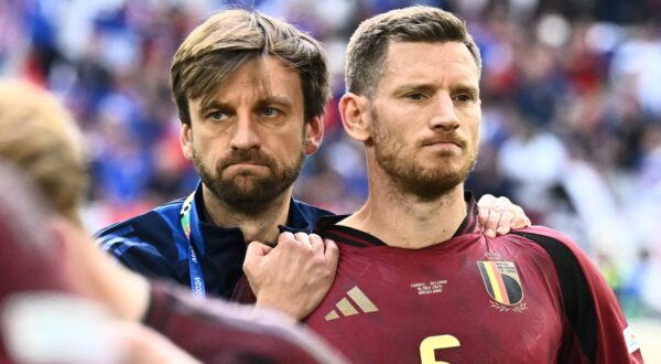 240701 EURO2024 FRANCE VS BELGIUM Jan Vertonghen 5 of Belgium looks dejected after a soccer game between the national teams of France, called les Bleus and Belgium, called the Red Devils in a round of 16 knock out game of the UEFA EURO, EM, Europameisterschaft,Fussball 2024 tournament , on Monday 1 July 2024 in Dusseldorf , Germany . photo isosport Maarten Straetemans Dusseldorf GERMANY Copyright: xx 471681,Image: 886355051, License: Rights-managed, Restrictions: PUBLICATIONxNOTxINxBELxUKxUSA, Credit images as "Profimedia/ IMAGO", Model Release: no, Credit line: IMAGO / imago sportfotodienst / Profimedia