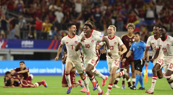 Canada s soccer players celebrate after defeating Venezuela by penalty kick during the Copa AmĂ rica USA 2024 quarterfinal match at AT&T Stadium in Arlington, TX, on July 5, 2024. Canada qualified to face Argentina in semifinals in New Jersey on July 9. ARLINGTON UNITED STATES *** Canada s soccer players celebrate after defeating Venezuela by penalty kick during the Copa AmĂ rica USA 2024 quarterfinal match at AT T Stadium in Arlington, TX, on July 5, 2024 Canada qualified to face Argentina in semifinals in New Jersey on July 9 ARLINGTON UNITED STATES Copyright: xALEJANDROxPAGNIx,Image: 887663343, License: Rights-managed, Restrictions: Credit images as "Profimedia/ IMAGO", Model Release: no, Credit line: ALEJANDRO PAGNI / imago sportfotodienst / Profimedia