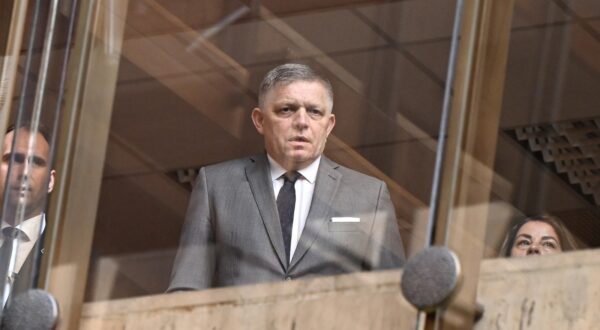Na snímke predseda vlády SR Robert Fico (Smer-SD) prichádza na 42. rokovanie vlády SR 9. júla 2024 v Bratislave.,Image: 888419497, License: Rights-managed, Restrictions: 2024070900000033, Image must be credited: TASR / Profimedia, Model Release: no, Credit line: Pavel Neubauer / TASR / Profimedia