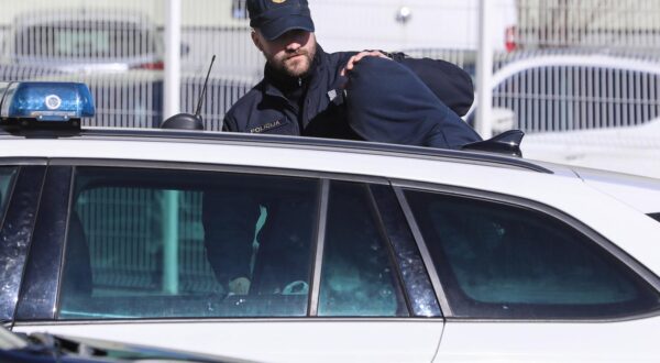 15.02.2024., Zagreb - U zgradu Drzavnog odvjetnistva na Remetineckoj cesti priveden je muskarac koji je bjezao policiji u automobilu od Novog Jelkovca do Rudesa. Photo: Robert Anic/PIXSELL