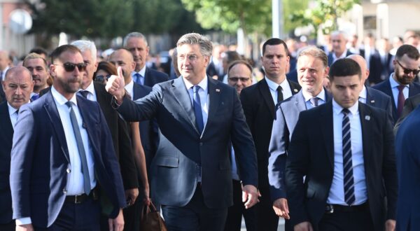 Knin, 05.08.2024 - Proslava Dana pobjede i domovinske zahvalnosti i Dana hrvatskih branitelja te 29. obljetnice vojno-redarstvene operacije Oluja u Kninu. Na slici Andrej Plenković (C).foto HINA/ Mario STRMOTIĆ/ ik