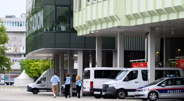 epaselect epa11535533 Security and a police car are parked at the venue after all three of American singer-songwriter Taylor Swift's concerts were canceled by the organizer due to the risk of an attack, at the Ernst Happel Stadium in Vienna, Austria, 08 August 2024. Swift's three shows in Vienna, scheduled for 08, 09 and 10 August were cancelled 'due to confirmation by government officials of a planned terrorist attack at the Ernst Happel Stadium,' the event organizers said.  EPA/MAX SLOVENCIK