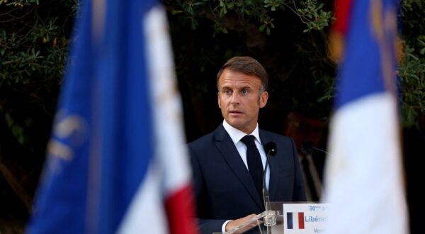 epa11553263 French President Emmanuel Macron speaks during a ceremony to commemorate the 80th anniversary of the liberation of the village Bormes-les-Mimosas, France, 17 August 2024. Bormes-les-Mimosas was liberated by the Allied forces on 17 August 1944 following the Provence landings as part of 'Operation Dragoon' to liberate southern France.  EPA/MANON CRUZ / POOL  MAXPPP OUT