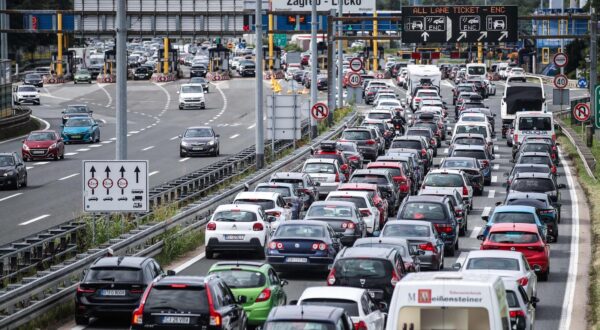 03.08.2024.., Zagreb - Prometne guzve na naplatnoj postaji Lucko. Photo: Slavko Midzor/PIXSELL