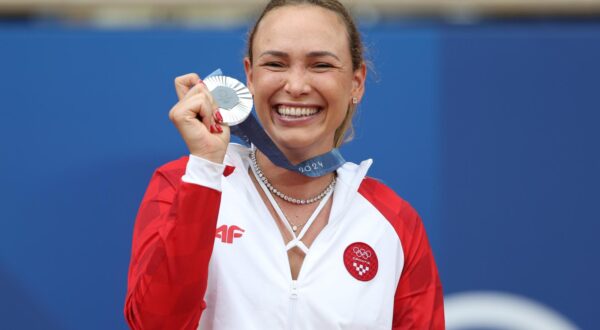 03.08.2024., Pariz, Francuska - XXXIII. Olimpijske igre Pariz 2024. Finale zenskog tenisa na centranom terenu Philippe Chatrier Roland Garrosa, Donna Vekic, Hrvatska - Qinwen Zheng, Kina. Photo: Igor Kralj/PIXSELL