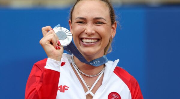 03.08.2024., Pariz, Francuska - XXXIII. Olimpijske igre Pariz 2024. Finale zenskog tenisa na centranom terenu Philippe Chatrier Roland Garrosa, Donna Vekic, Hrvatska - Qinwen Zheng, Kina. Photo: Igor Kralj/PIXSELL