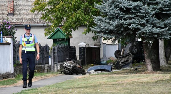 06.08.2024., Kula, Kutjevo - U prometnoj nesreca poginula su dva mladica nakon sto su automobilom sletjeli s ceste i udarili u drvo. Photo: Ivica Galovic/PIXSELL
