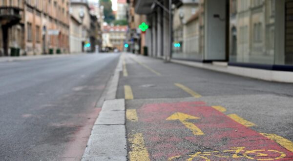 15.08.2015. Centar, Zagreb - Zagreb je najljepsi u kolovozu. Tako barem kazu zagrepcani. Bez prometnog kaosa, guzvi, bez ljudi koji se sudaraju dok zure ulicama, zbog tisine u parkovima, zbog jednostavne usporenosti kojom prazan grad zivi. rPhoto: Nina Djurdjevic/PIXSELL