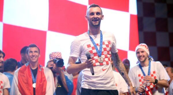 16.07.2018., Zagreb - Docek Vatrenih na sredisnjem gradskom trgu. Hrvatska nogometna reprezentacija osvojila je drugo mjesto na Svjetskom prvenstvu 2018. u Rusiji. Marcelo Brozovic. "nPhoto: Petar Glebov/PIXSELL