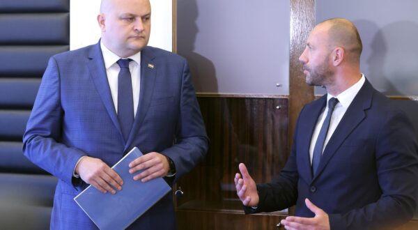 20.05.2024., Zagreb - Novi ministar Ante Susnjar preuzeo je danas Ministarstvo gospodarstva od dosadasnjeg ministra Damira Habijana. Photo: Patrik Macek/PIXSELL