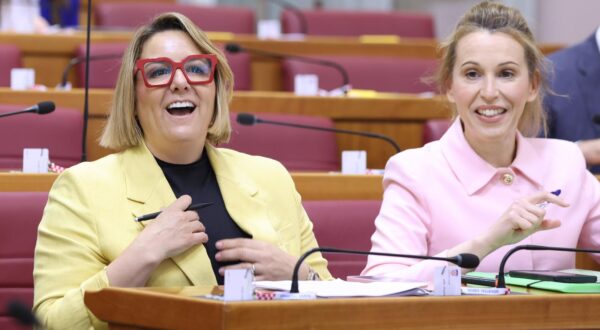 23.05.2024., Zagreb - Sabor je 1. sjednicu nastavio raspravom  o Izvjescu o radu pravobraniteljice za djecu za 2022. godinu. Danica Baricevic, Majda Buric Photo: Patrik Macek/PIXSELL