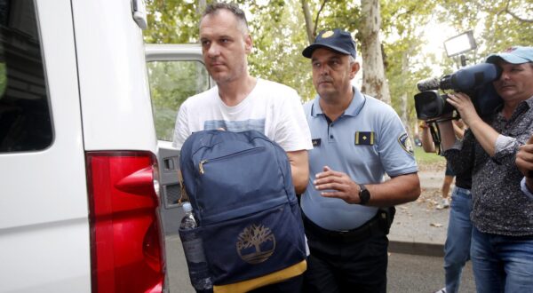 28.08.2022., Zagreb - Uhiceni u akciji policije i USKOK-a zbog sumnje u malverzacije s prirodnim plinom dolaze na Zupanijski sud. Damir Skugor, direktor Inina Sektora za trgovinu prirodnim plinom. Photo: Slavko Midzor/PIXSELL