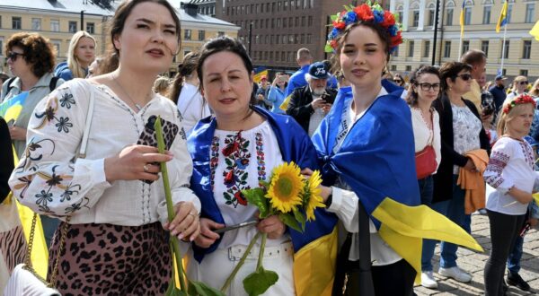 Women with flag of Ukraine and sunflowers pose for a picture at the United for Ukraine event at the Senate Square in Helsinki, Finland on August 24, 2024. Saturday marks the independence day of Ukraine. Helsinki Finland Copyright: xJussixNukarix LKFTJK20240824130648DGXB,Image: 901177167, License: Rights-managed, Restrictions: imago is entitled to issue a simple usage license at the time of provision. Personality and trademark rights as well as copyright laws regarding art-works shown must be observed. Commercial use at your own risk.;PUBLICATIONxNOTxINxSUIxAUTxFRAxKORxJPNxSWExNORxFINxDENxNED, Model Release: no, Credit line: Jussi Nukari / imago stock&people / Profimedia