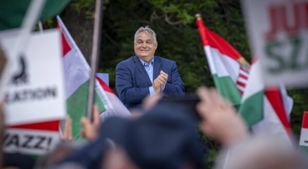 EP election campaign/ Fidesz, Budapest, Hungary UNGARN, 01.06.2024, Budapest. Als Teil ihrer Wahlkampagne fuer die Europa- und Kommunalwahlen am 9. Juni organisiert die Regierungspartei Fidesz einen weiteren Friedensmarsch BĂ� *** EP election campaign Fidesz, Budapest, Hungary HUNGARY, 01 06 2024, Budapest As part of its election campaign for the European and local elections on 9 June, the ruling party Fidesz is organizing another peace march BĂ� Copyright: MartinxFejer/estost.net Fejer24060122,Image: 878310721, License: Rights-managed, Restrictions: imago is entitled to issue a simple usage license at the time of provision. Personality and trademark rights as well as copyright laws regarding art-works shown must be observed. Commercial use at your own risk., Model Release: no, Credit line: Martin Fejer/estost.net / imago stock&people / Profimedia