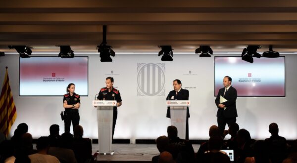 Press conference of the Catalan police together with the Minister of the Interior of the Generalitat to explain yesterday's escape of Carles Puigdemont, where the former President of the Generalitat appeared to give his speech and then disappeared.

Rueda de prensa de la policía catalana junto con el consejero de Interior de la Generalitat, para explicar la fuga de ayer de Carles Puigdemont, donde el expresidente de la Generalitat apareció para realizar su discurso y posteriormente desapareció.

in the pic:Joan Ignasi Elena,Pere Ferrer, eduard sallent,rosa bosch

News Politics -Barcelona, Spain 

Friday, August 9, 2024,Image: 897322085, License: Rights-managed, Restrictions: *** World Rights Except China, France, and Italy *** CHNOUT FRAOUT ITAOUT, Model Release: no, Credit line: LaPresse / ddp USA / Profimedia
