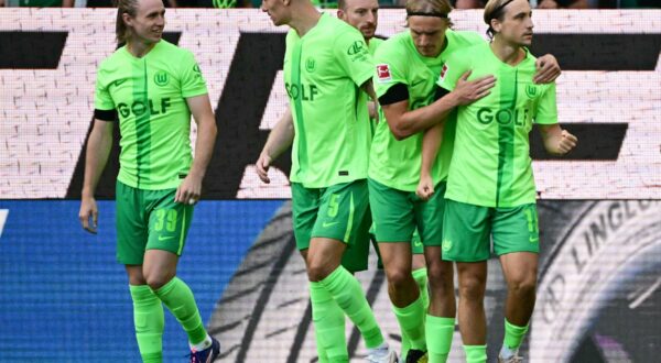 Wolfsburg's Croatian midfielder #19 Lovro Majer celebrates with teammates after scoring a penalty during the German first division Bundesliga football match between VfL Wolfsburg and FC Bayern Munich in Wolfsburg, northern Germany, on August 25, 2024.,Image: 901450833, License: Rights-managed, Restrictions: DFL REGULATIONS PROHIBIT ANY USE OF PHOTOGRAPHS AS IMAGE SEQUENCES AND/OR QUASI-VIDEO, Model Release: no, Credit line: Tobias SCHWARZ / AFP / Profimedia