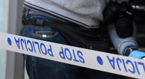 26.10.2023., Sibenik - Policijski ocevid nakon pljacke Studenca u centru grada. Photo: Hrvoje Jelavic/PIXSELL