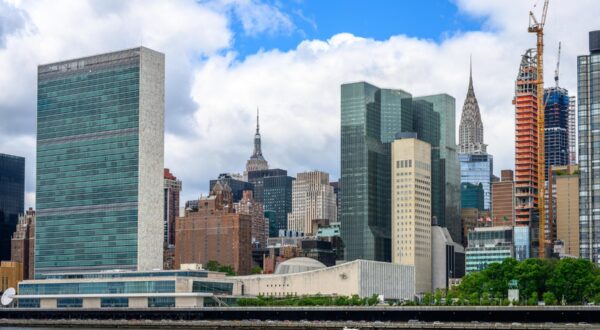 New York, USA,  14 June 2019. Buildings of New York City's Manhattan including the United Nations headquarters (L), the Empire State building (C) and the Chrysler building are seen from Roosvelt Island accross the East River.   Credit: Enrique Shore/Alamy Stock Photo,Image: 449004958, License: Rights-managed, Restrictions: , Model Release: no, Credit line: Enrique Shore / Alamy / Alamy / Profimedia