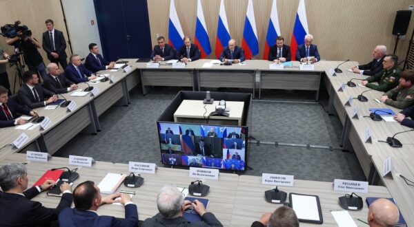 epa11613912 Russian President Vladimir Putin (C) chairs a meeting of the Military-Industrial Commission in St. Petersburg, Russia, 19 September 2024. On 2023, the Russian Armed Forces received about 140,000 drones of various types, and this year their production is planned to increase tenfold, Putin said.  EPA/VALERIY SHARIFULIN/SPUTNIK/KREMLIN POOL MANDATORY CREDIT