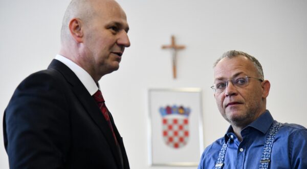 4.4.2024., Zagreb - Predstavljanje liste kandidata Domovinskog pokreta i koalicijskih partnera za I. Izbornu jedinicu na celu s  Mislavom Kolakusicem (Pravo i pravda), za II. Izbornu jedinicu na celu s Tomislavom Josicem (Domovinski pokret) i za VI. Izbornu jedinicu na celu s Igorom Peternelom (Domovinski pokret). Mislav Kolakusic i Zlatko Hasanbegovic Photo: Josip Regovic/PIXSELL