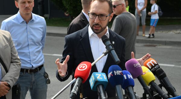 4.9.2024., Zagreb - U Veslackoj ulici pored parkiralista gradonacelnik Grada Zagreba Tomislav Tomasevic odrzao je konferenciju za medije povodom uvodjenja reda na parkiralistima u Gradu Zagrebu. Photo: Davorin Visnjic/PIXSELL