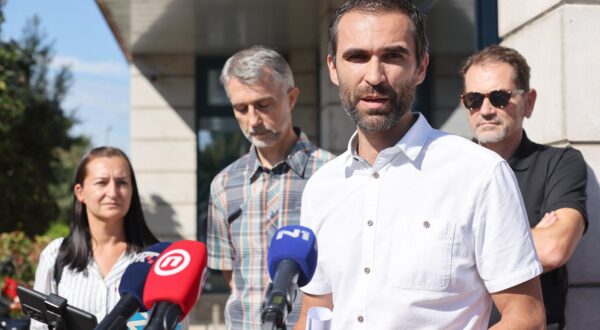 06.09.2024., Zagreb - Ispred zgrade Ministarstva znanosti, obrazovanja i mladih Sindikat Preporod i Nezavisni sindikat znanosti i visokog obrazovanja odrzali su zajednicku konferenciju za medije na kojoj su Zeljko Stipic i Matija Kroflin najaviti sindikalne aktivnosti u obrazovanju i znanosti. Photo: Patrik Macek/PIXSELL