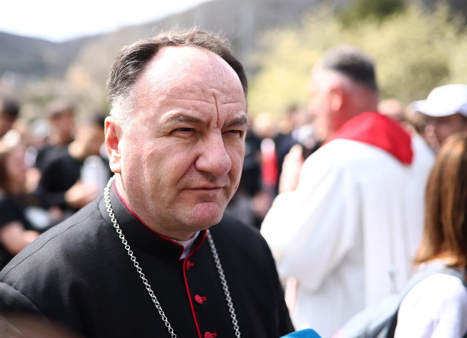 07.04.2023 Mostar - Tisuce vjernika sudjelovalo je u poboznosti Kriznog puta na brdu Hum na kojem se nalazi najveci kriz u Bosni i Hercegovini visok 33 metra.
 Photo: Denis Kapetanovic/PIXSELL