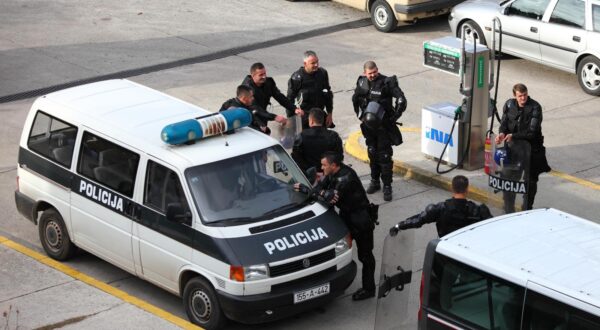 07.11.2010., Siroki Brijeg, BiH - Premijer liga BiH, Siroki Brijeg - Sarajevo. Velike policijske snage oko stadiona. rPhoto: Tomislav Milicevic/VLM/PIXSELL