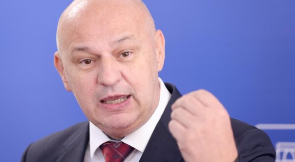 20.09.2024., Zagreb - Na konferenciji za medije stranke Pravo i pravda odrzanoj u Saboru o odluci MIP-a govorili su Drazan Dizdar i Mislav Kolakusic. Photo: Patrik Macek/PIXSELL