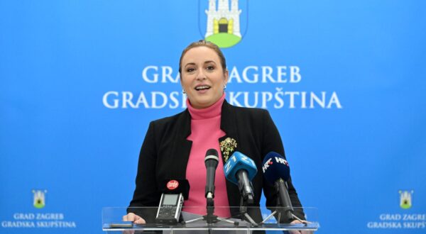 24.04.2024., Zagreb - Nestranacka gradska zastupnica Dina Vasic na konferenciji za medije u Staroj gradskoj vijecnici. Photo: Marko Lukunic/PIXSELL