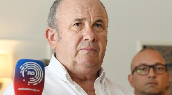 27.06.2022., Rogoznica - Zeljko Kerum odrzao konferenciju za novinare na temu izvanrednih izbora u gradu Splitu.
 Photo: Hrvoje Jelavic/PIXSELL