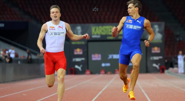 Athletics - Diamond League - Zurich - Stadion Letzigrund, Zurich, Switzerland - September 4, 2024 Sweden's Armand Duplantis crosses the finish line to win his 100m exhibition race against Norway's Karsten Warholm REUTERS/Denis Balibouse Photo: DENIS BALIBOUSE/REUTERS