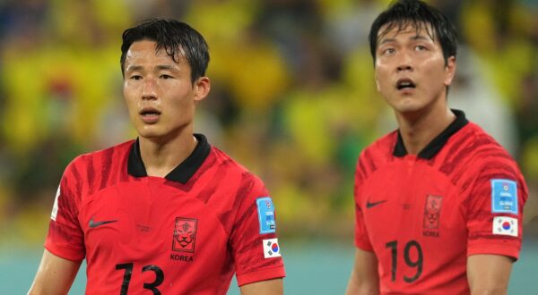 South Korea's Son Jun-ho and Kim Young-gwon during the FIFA World Cup Round of Sixteen match at Stadium 974 in Doha, Qatar. Picture date: Monday December 5, 2022.,Image: 742534043, License: Rights-managed, Restrictions: Use subject to restrictions. Editorial use only, no commercial use without prior consent from rights holder., Model Release: no, Credit line: Martin Rickett / PA Images / Profimedia