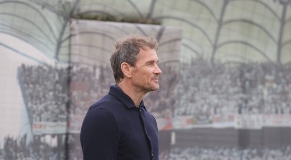 Stuttgart , FuĂźball Training VfB Stuttgart , Jens Lehmann *** Stuttgart , soccer training VfB Stuttgart , Jens Lehmann,Image: 761033111, License: Rights-managed, Restrictions: , Model Release: no, Credit line: IMAGO / imago sportfotodienst / Profimedia