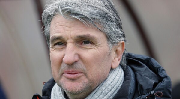 15, March, 2023, Sremska Mitrovica - The round of 16 match of the Serbian Cup 2022/23 between FK Radnicki (SM) and FK Crvena Zvezda was played at the stadium of FK Radnicki Sremska Mitrovica. Darko Tesovic, trener/coach  (FK Radnicki SM). Photo: Bane T. Stojanovic/ATAImages

15, mart, 2023, Sremska Mitrovica - Utakmica osmine finala Kupa Srbije 2022/23 izmedju FK Radnicki (SM) i FK Crvena zvezda odigrana je na stadionu FK Radnicki Sremska Mitrovica. Photo: Bane T. Stojanovic/ATAImages,Image: 763031337, License: Rights-managed, Restrictions: , Model Release: no, Credit line: Bane T. Stojanovic / ATA Images / Profimedia