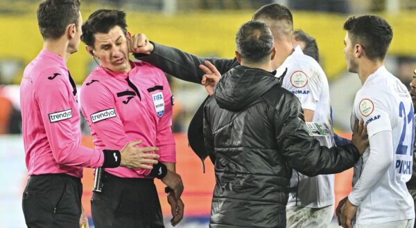 ANKARA, TURKIYE - DECEMBER 11: Faruk Koca, President of MKE Ankaragucu throws a punch to the referee Halil Umut Meler after the Turkish Super Lig week 15 soccer match between MKE Ankaragucu and Rizespor at Eryaman Stadium in Ankara, Turkiye on December 11, 2023. The match ended 1-1. Emin Sansar / Anadolu,Image: 828646811, License: Rights-managed, Restrictions: , Model Release: no, Credit line: Emin Sansar / AFP / Profimedia
